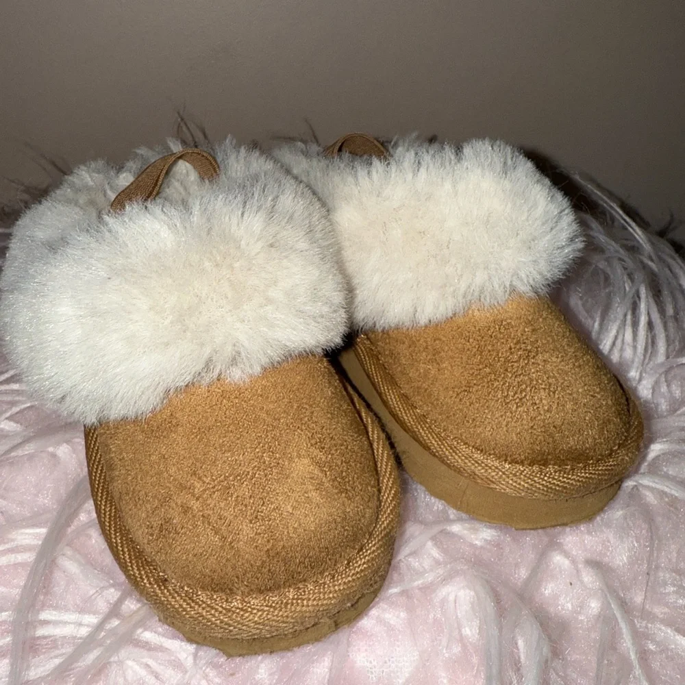 The Children's Place Tan Slippers with Faux Fur